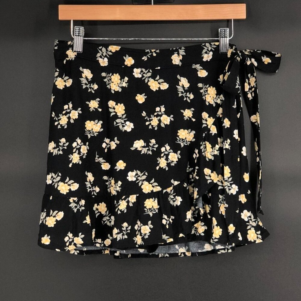 Hollister Women Floral Wrap Ultra High-Rise Skort M Black & Yellow Preppy Ruffle